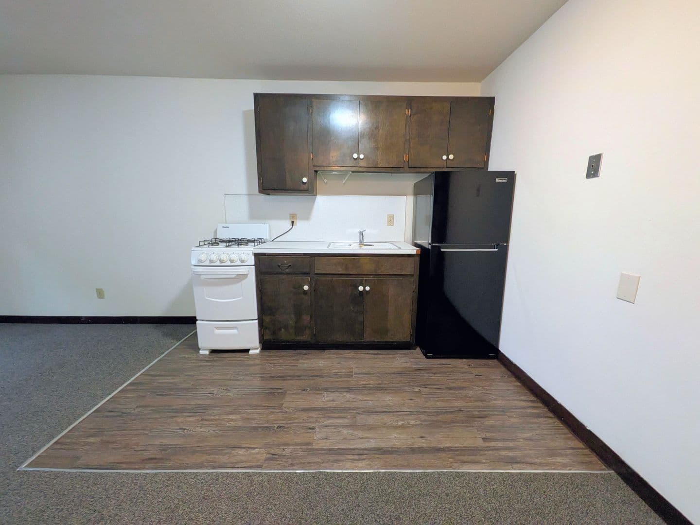 Minneapolis Apartment: 615 Ontario Street SE
