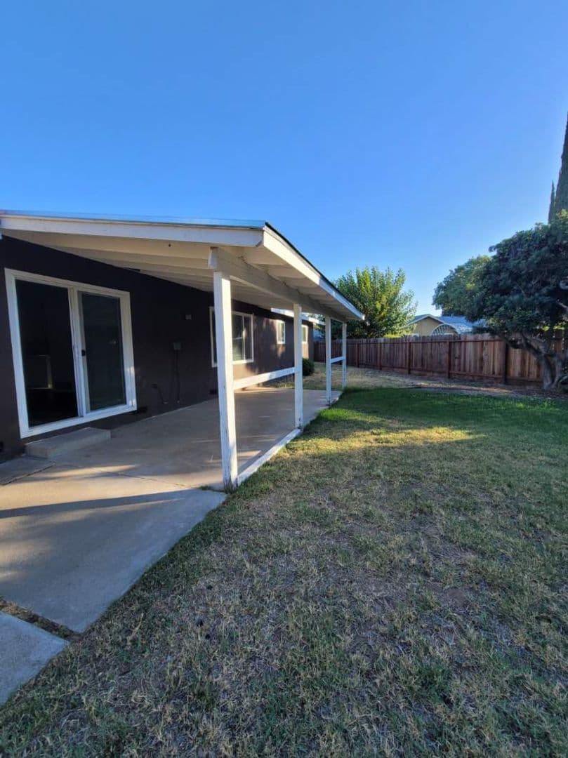 Modesto House: 1424 Kent Way