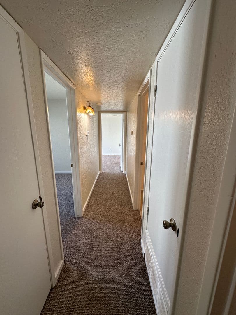 Modesto House: 312 N Riverside Dr