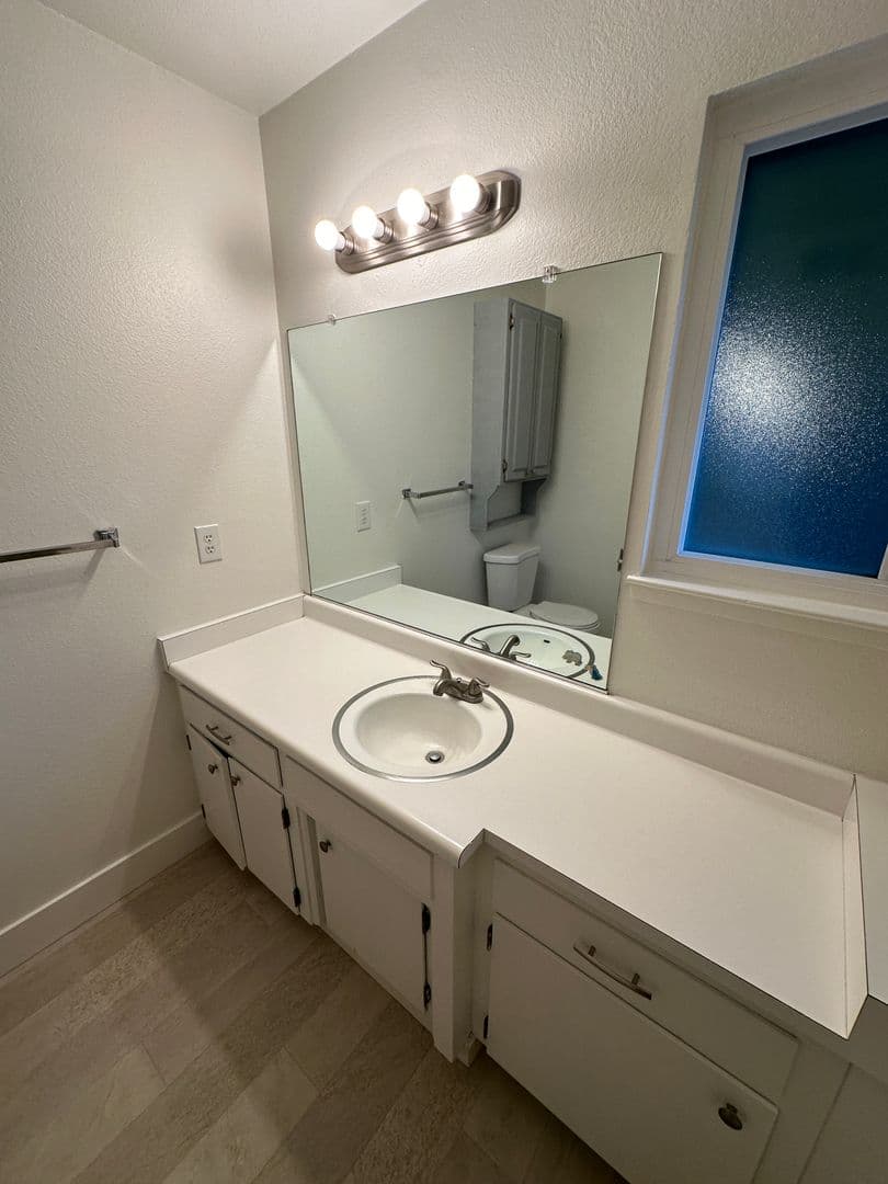 Modesto House: 1424 Kent Way