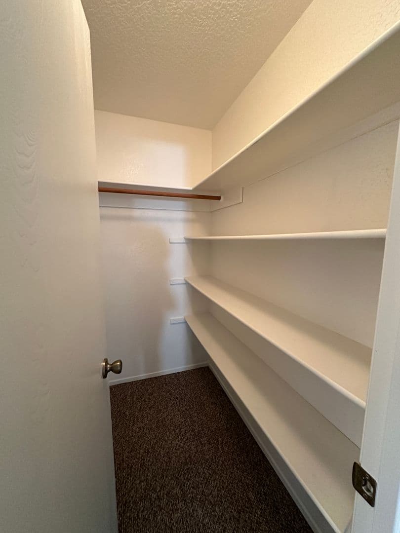 Modesto House: 312 N Riverside Dr