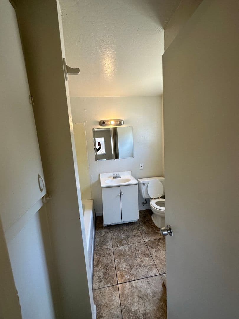 MODESTO House: 303 SPENCER AVE