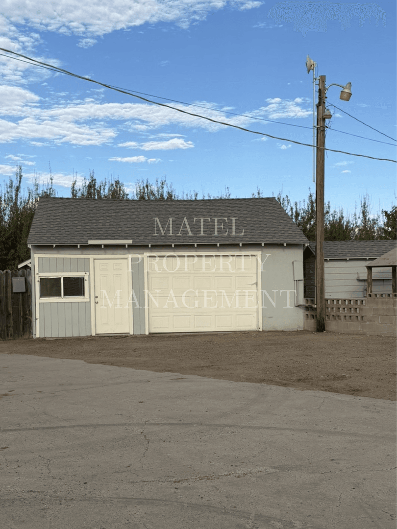 MODESTO House: 2113 ILLINOIS AVE
