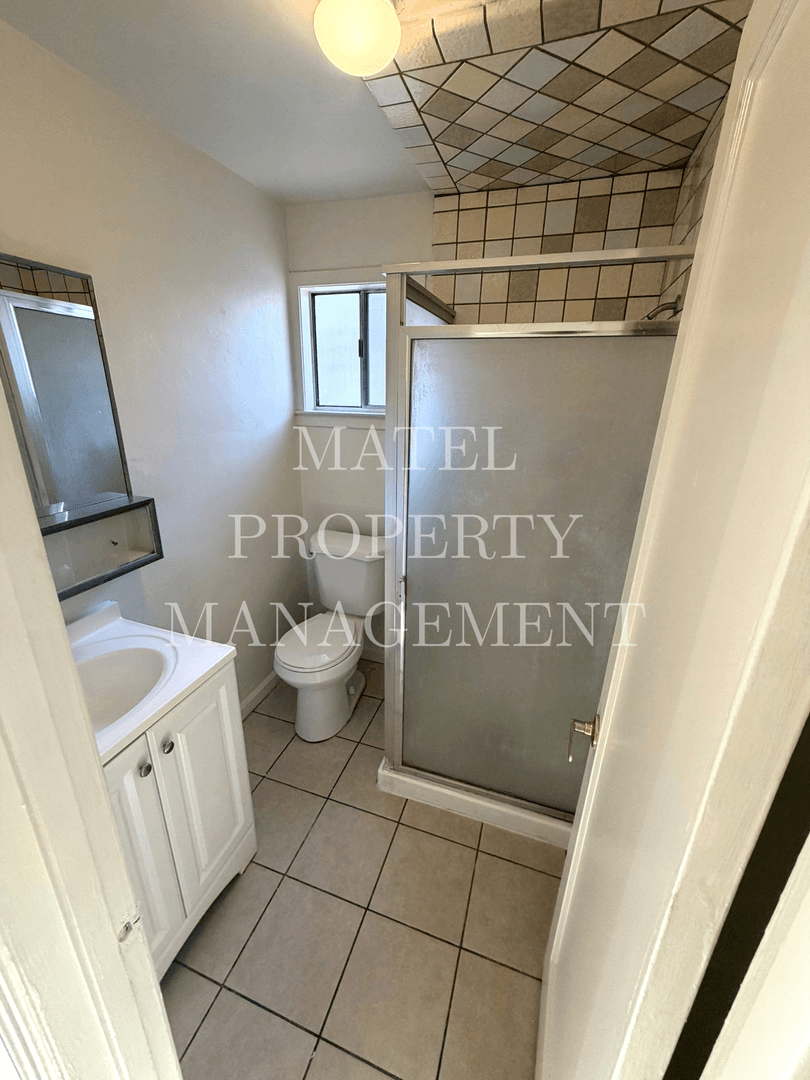 TURLOCK Apartment: 101,103,105,107,109,111 E. CANAL DR