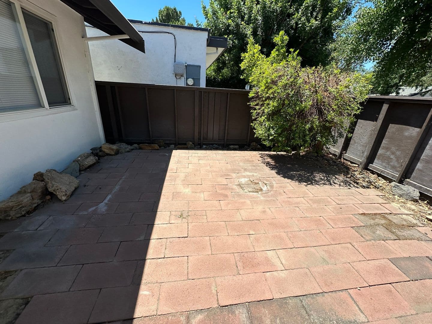 Modesto House: 312 N Riverside Dr