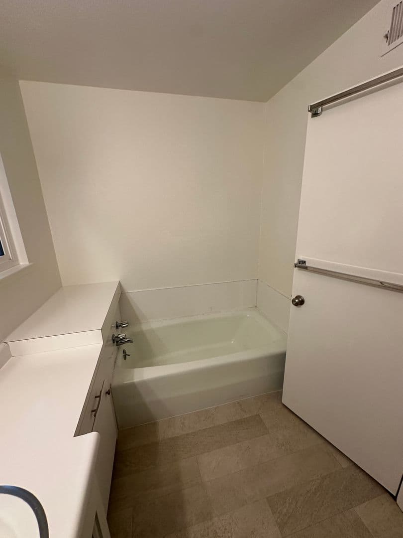 Modesto House: 1424 Kent Way