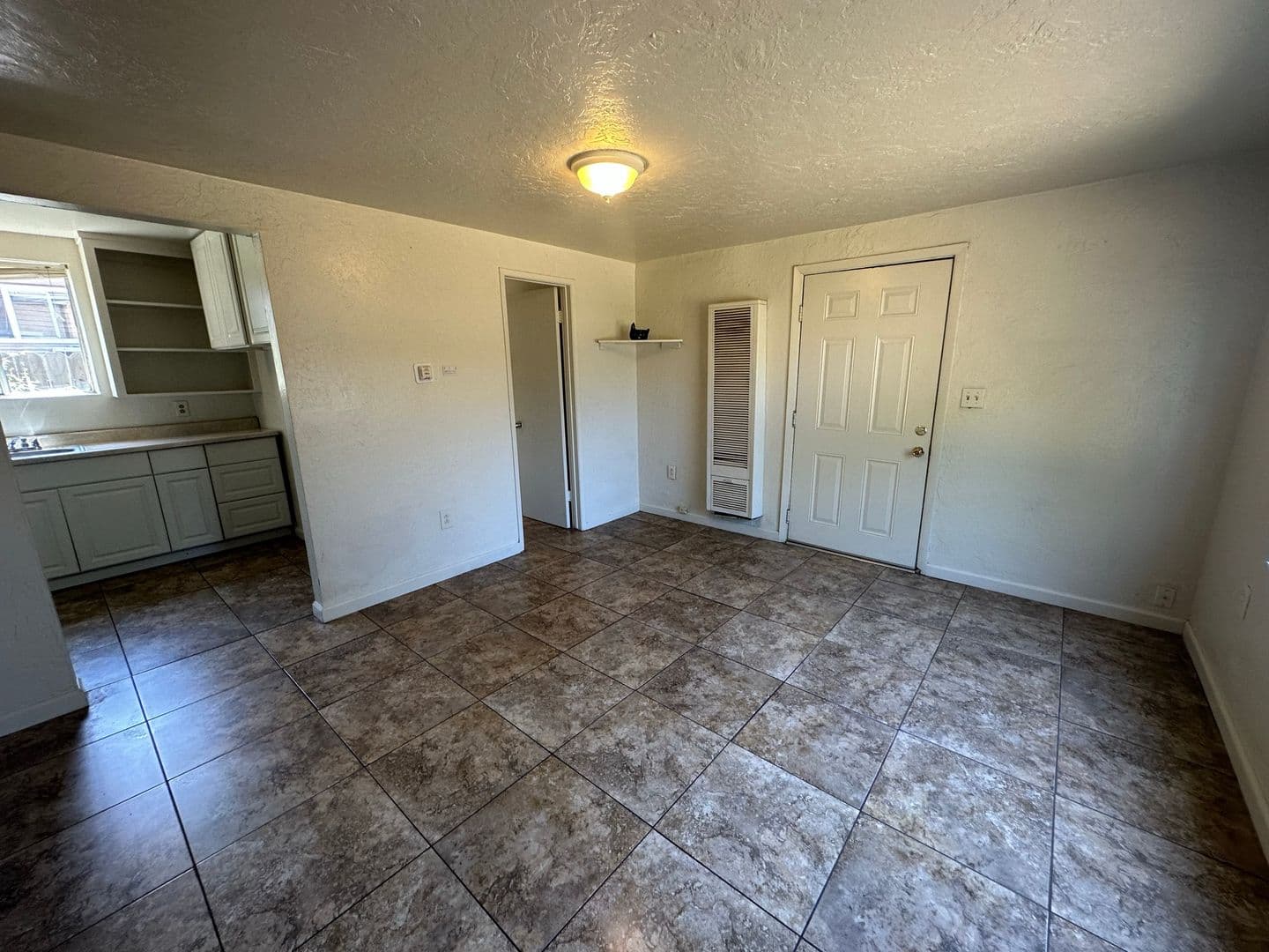 MODESTO House: 303 SPENCER AVE