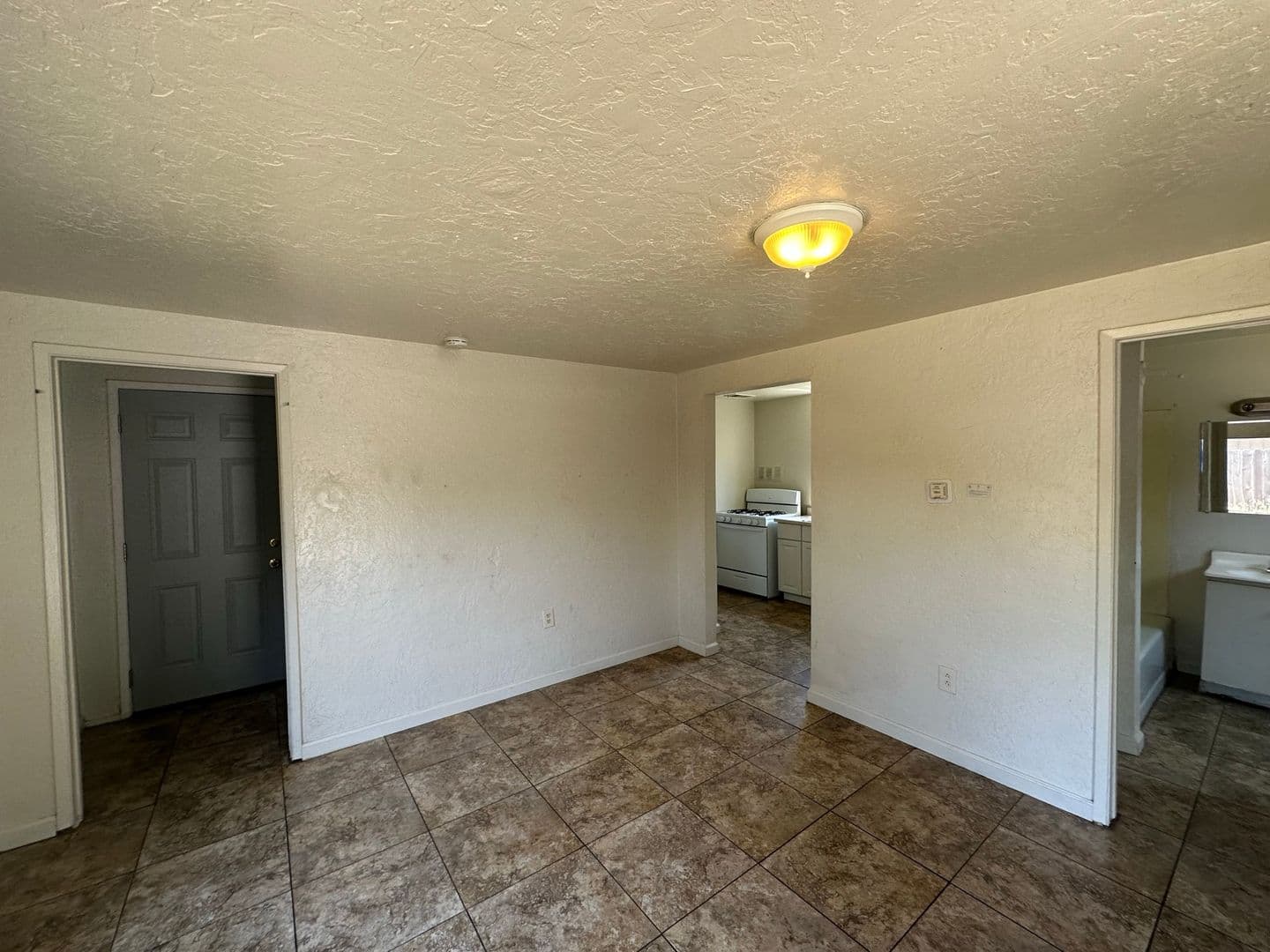 MODESTO House: 303 SPENCER AVE