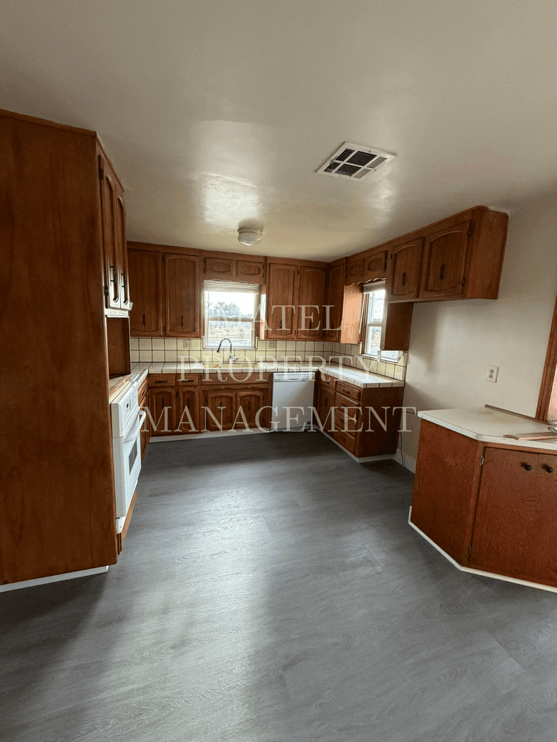 MODESTO House: 2113 ILLINOIS AVE