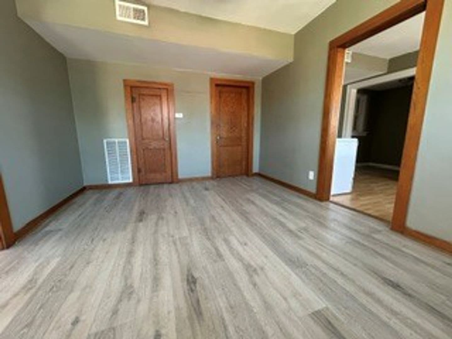 Herington House: 119 S A Apt 4