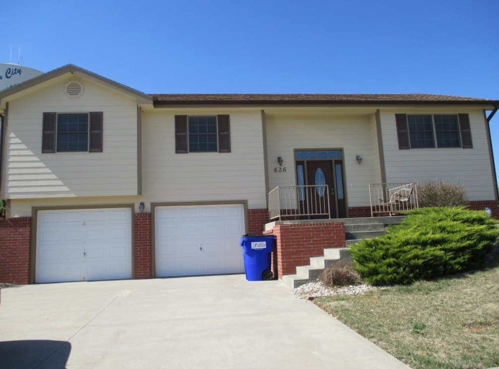 Junction City House: 626 Tallgrass Dr