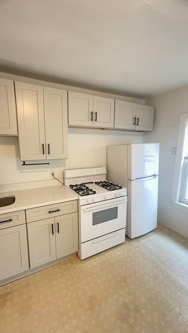Amesbury Apartment: 50 Market st
