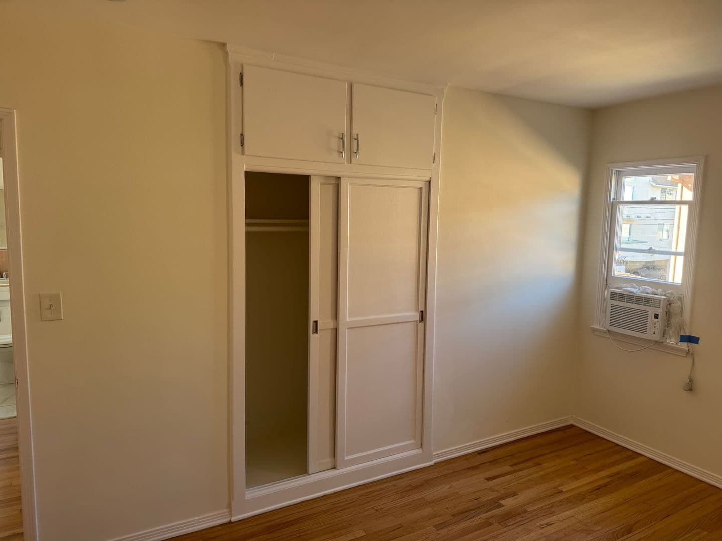 Los Angeles Apartment: 7113-7117 1/2 Kittyhawk Ave