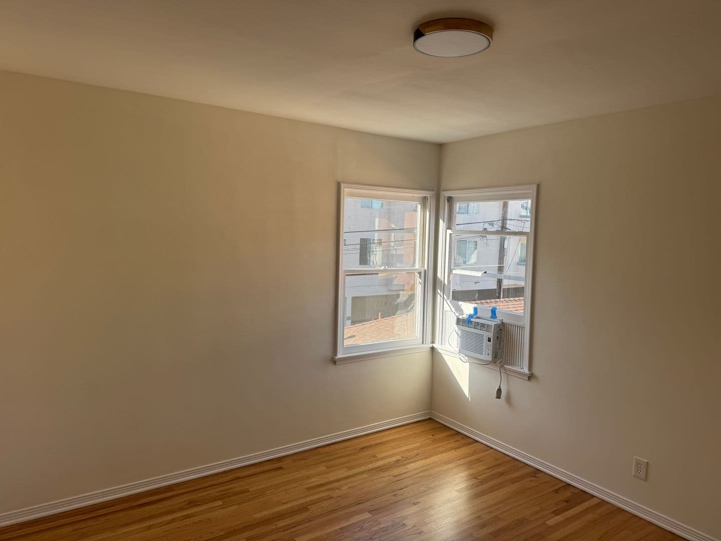 Los Angeles Apartment: 7113-7117 1/2 Kittyhawk Ave