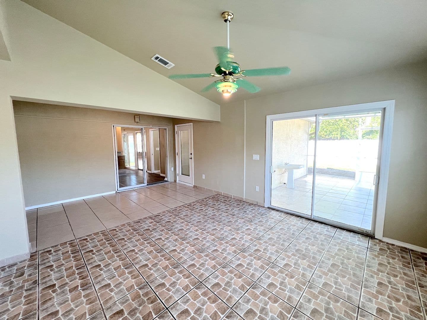 Palm Coast House: 20 Regis Ln