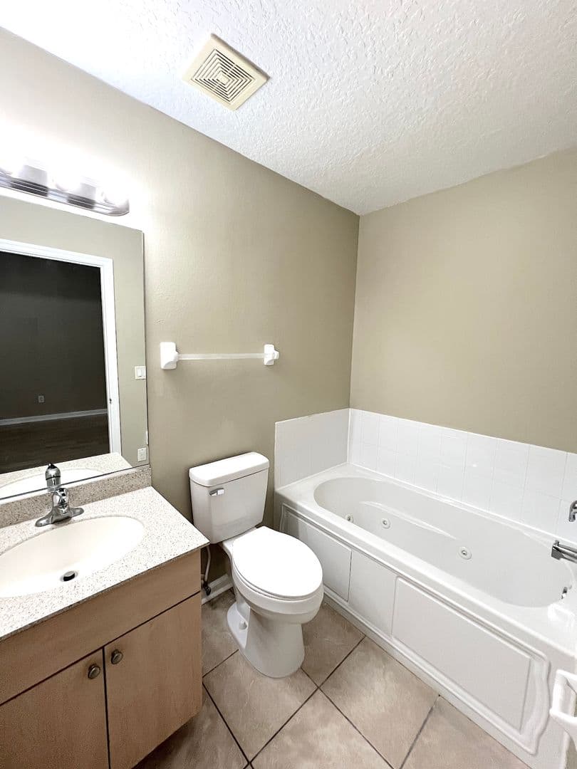 Palm Coast House: 20 Regis Ln