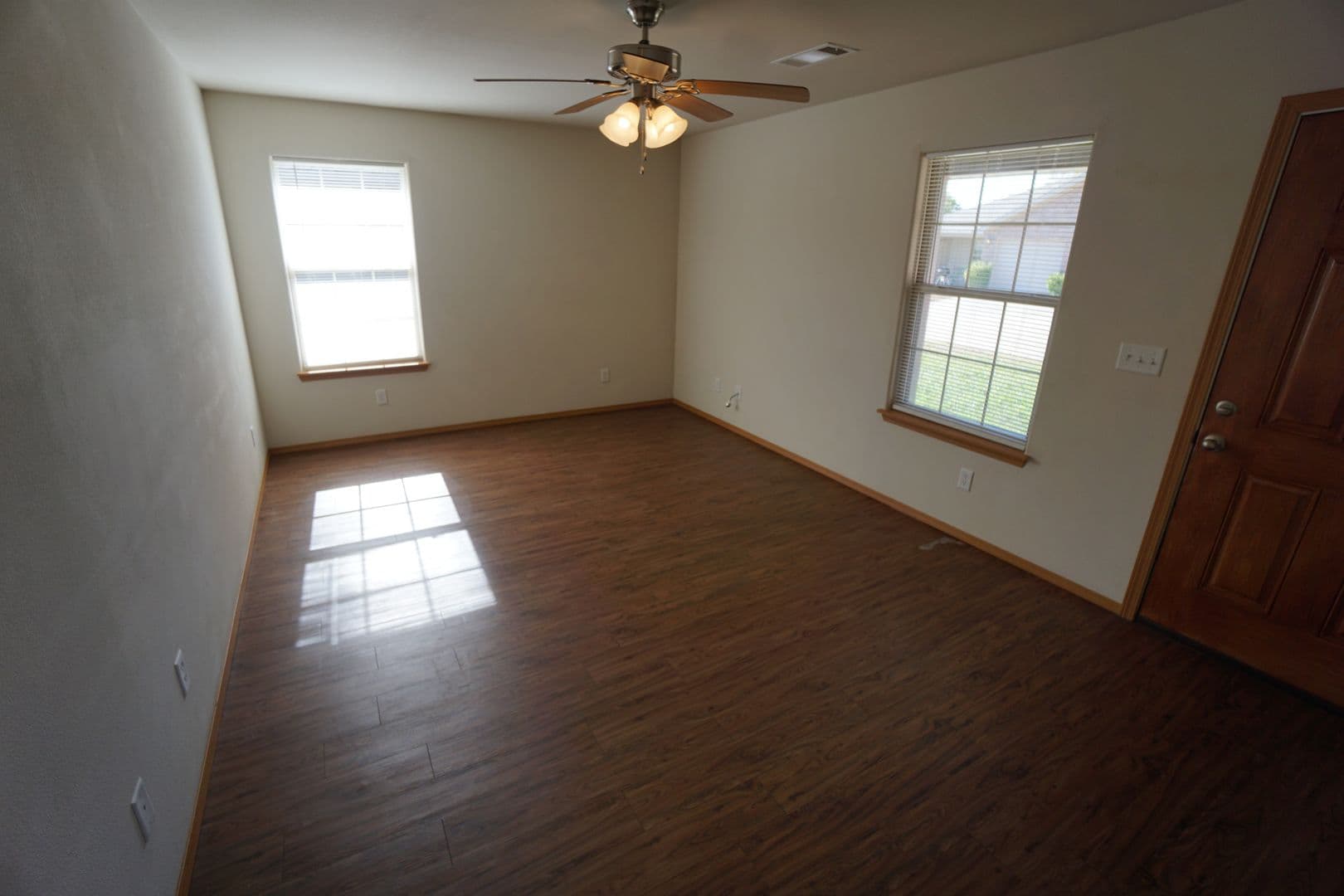 Alma Apartment: 522 Jane St
