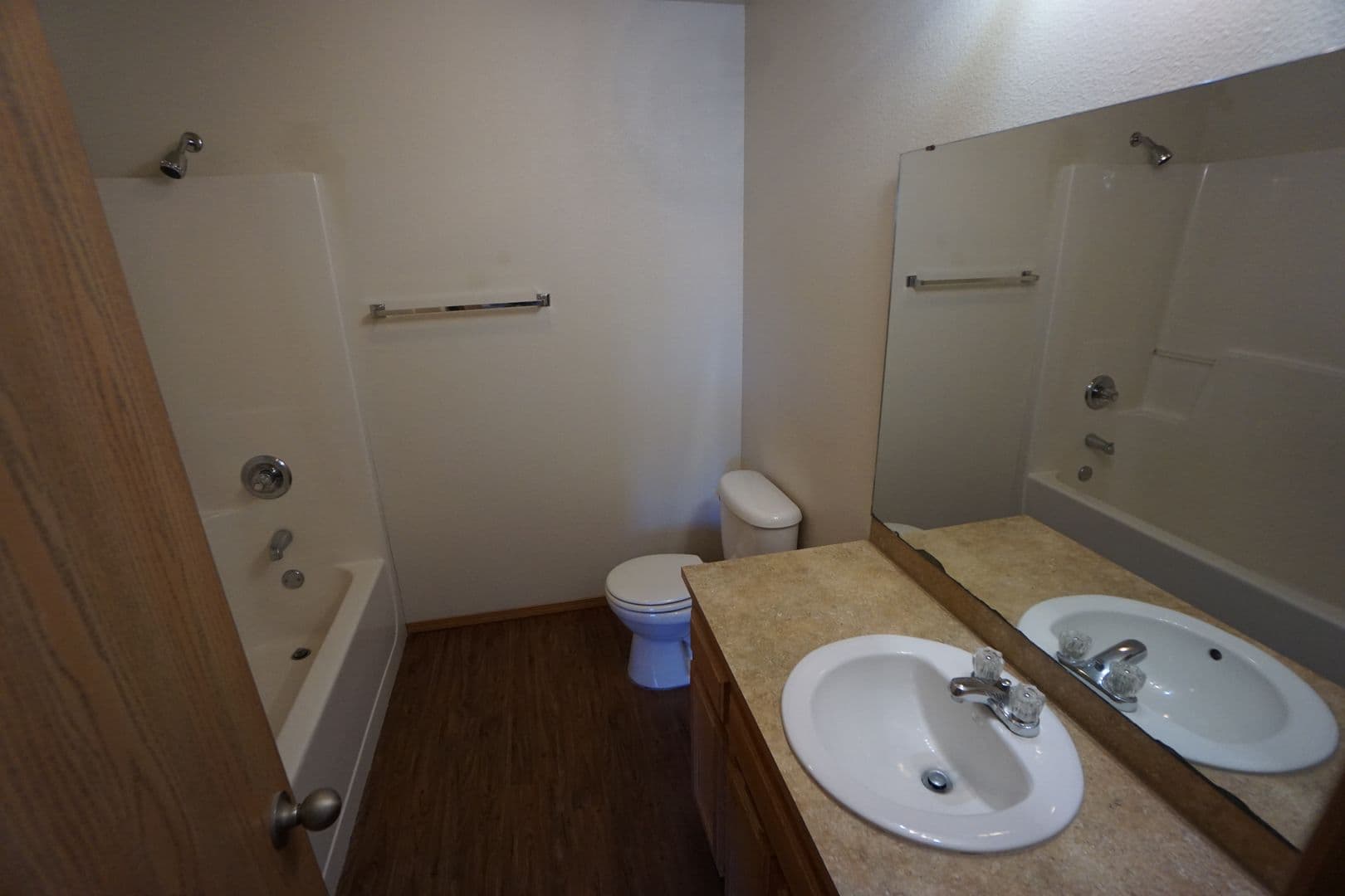 Alma Apartment: 522 Jane St