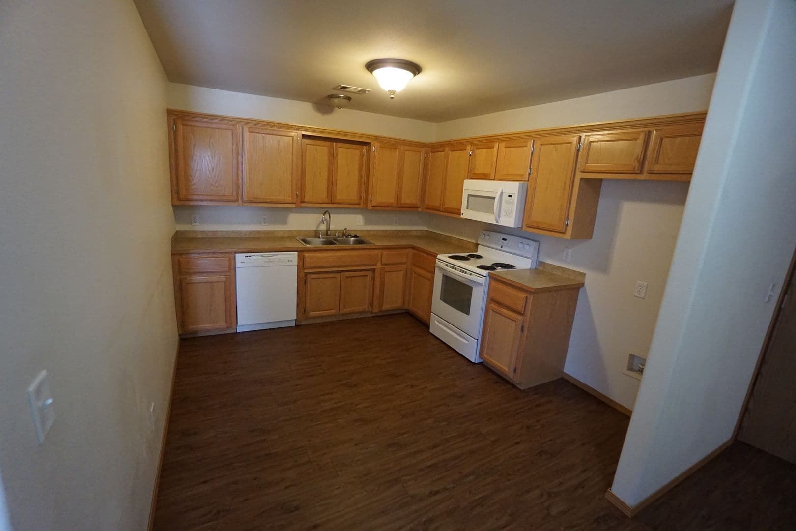Alma Apartment: 522 Jane St