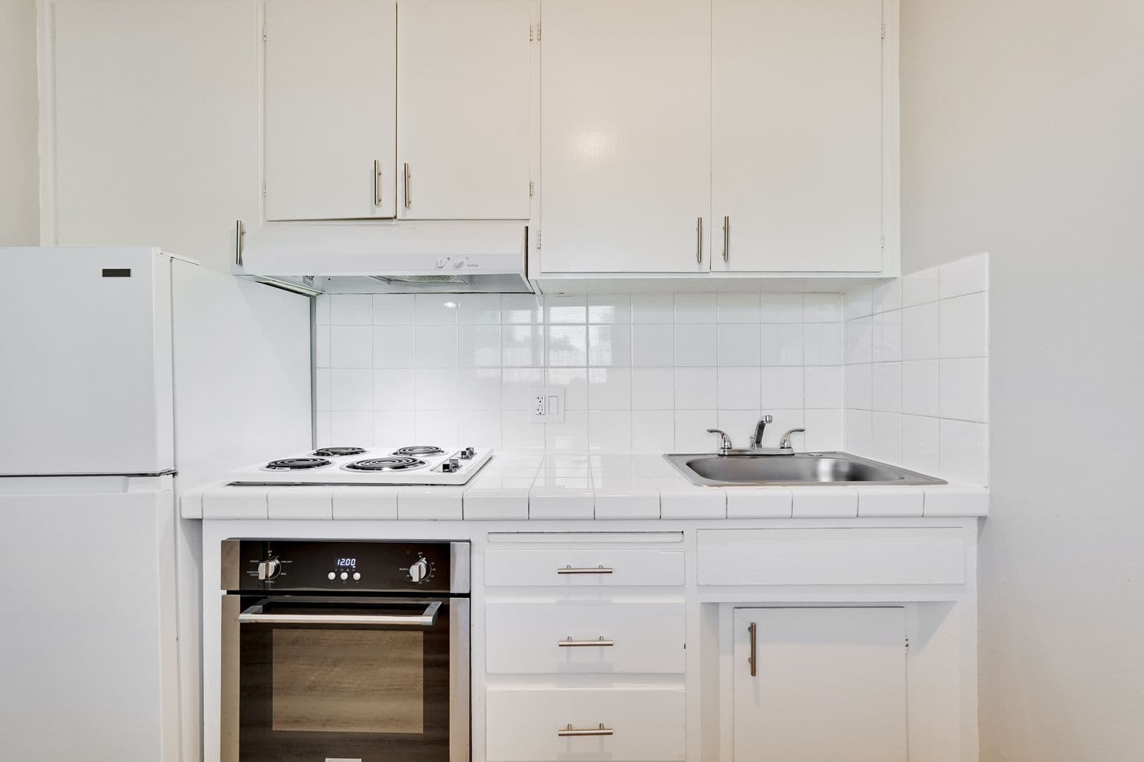 Sunnyvale Apartment: 960-962 W Weddell Drive