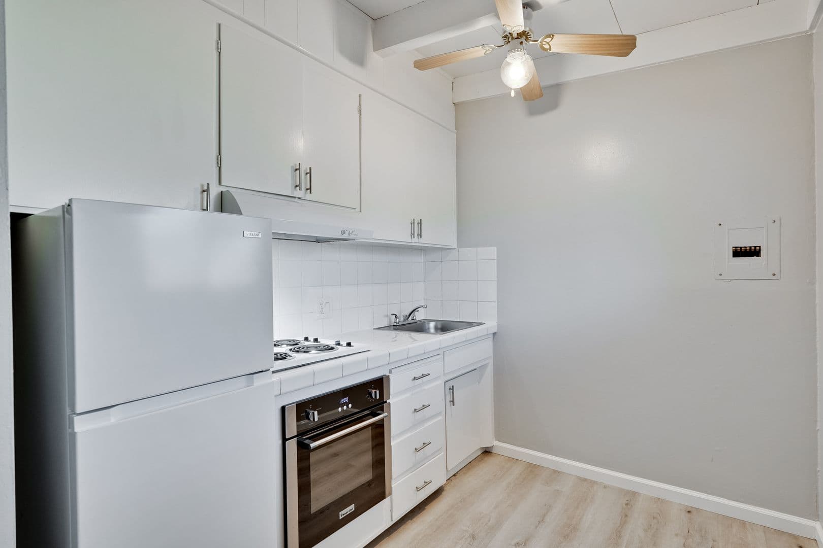 Sunnyvale Apartment: 960-962 W Weddell Drive