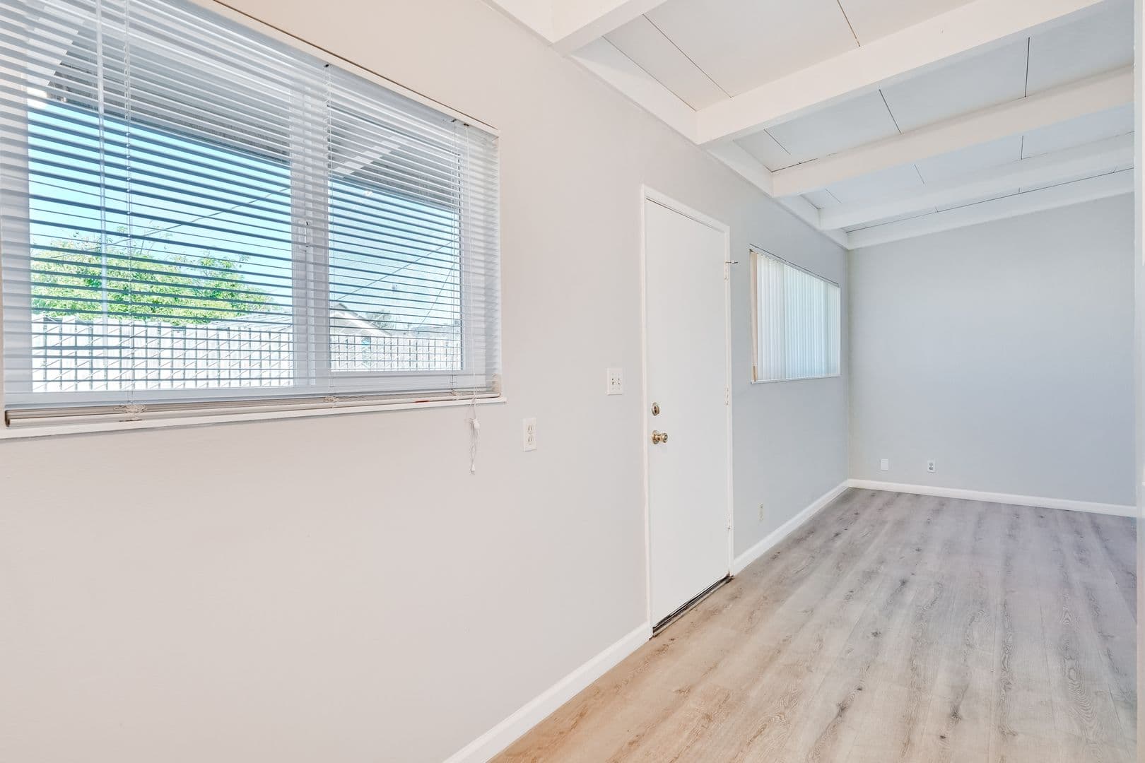Sunnyvale Apartment: 960-962 W Weddell Drive