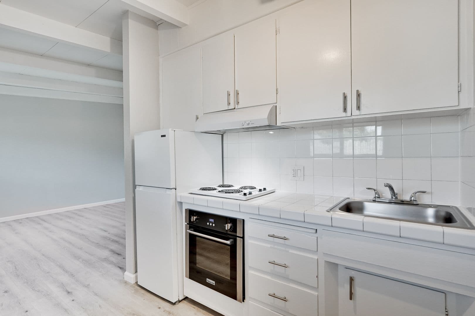 Sunnyvale Apartment: 960-962 W Weddell Drive