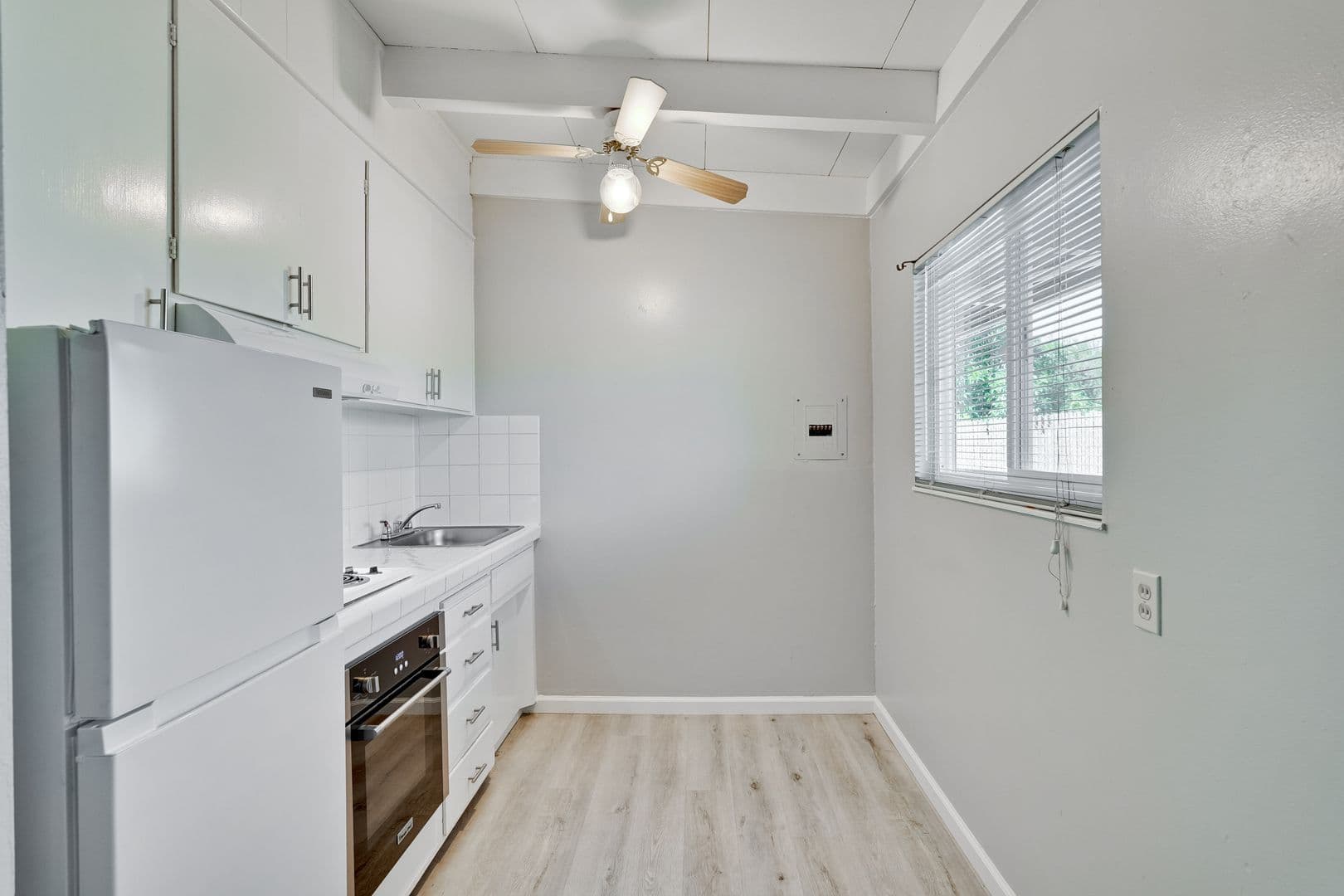 Sunnyvale Apartment: 960-962 W Weddell Drive