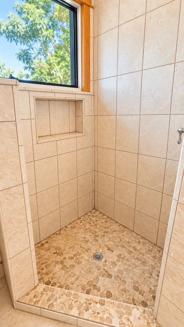Kula House: 2846 Omaopio Rd, Unit A (Main House)