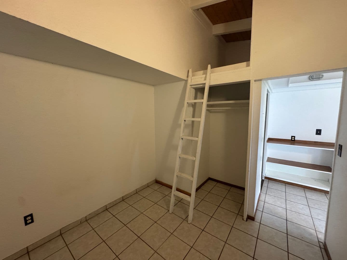 Haiku House: 129 Oili Rd, Unit B