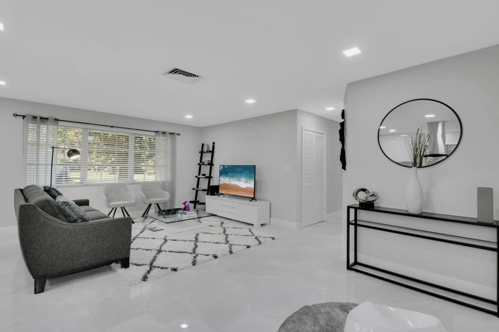 Pompano Beach Apartment: 3218 SE 1 Street unit A