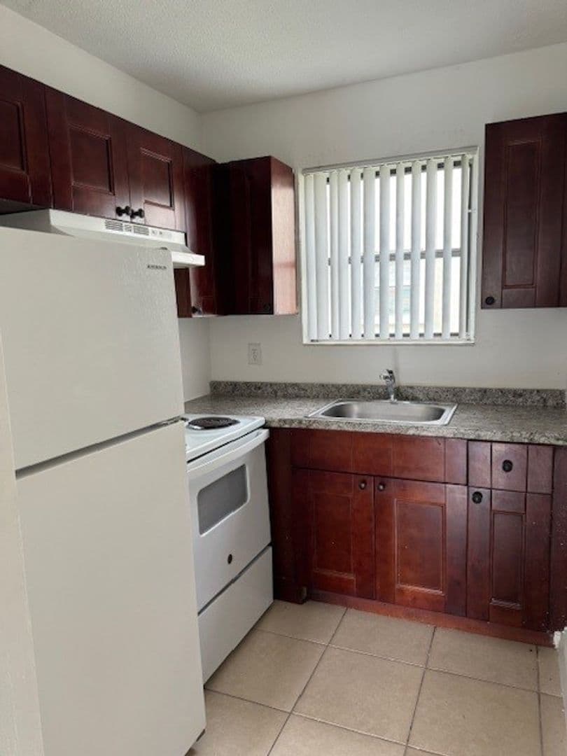 Pompano Beach Apartment: 120-840 SW 8th Street