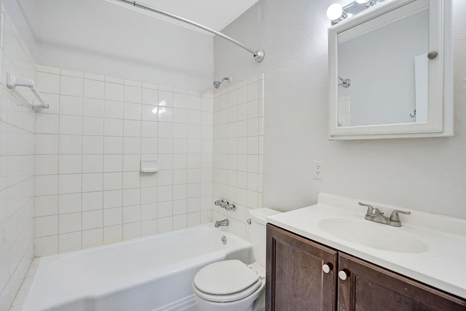 Hollywood House: 7741 NW 33  Street