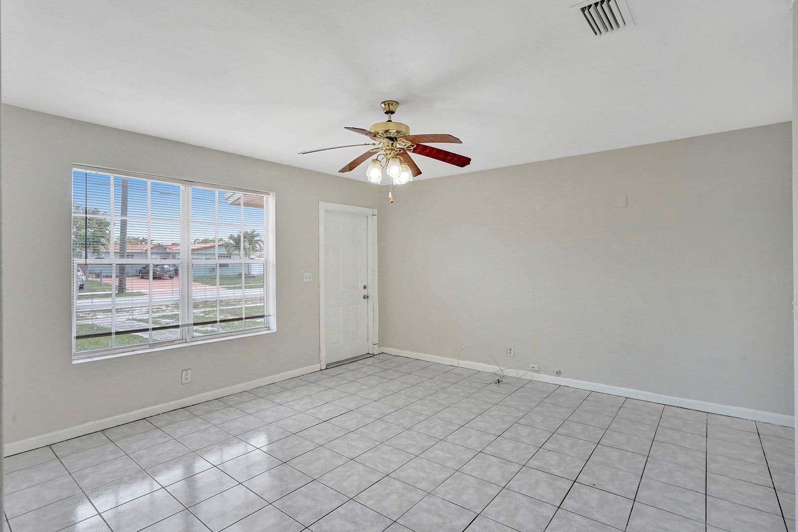 Hollywood House: 7741 NW 33  Street