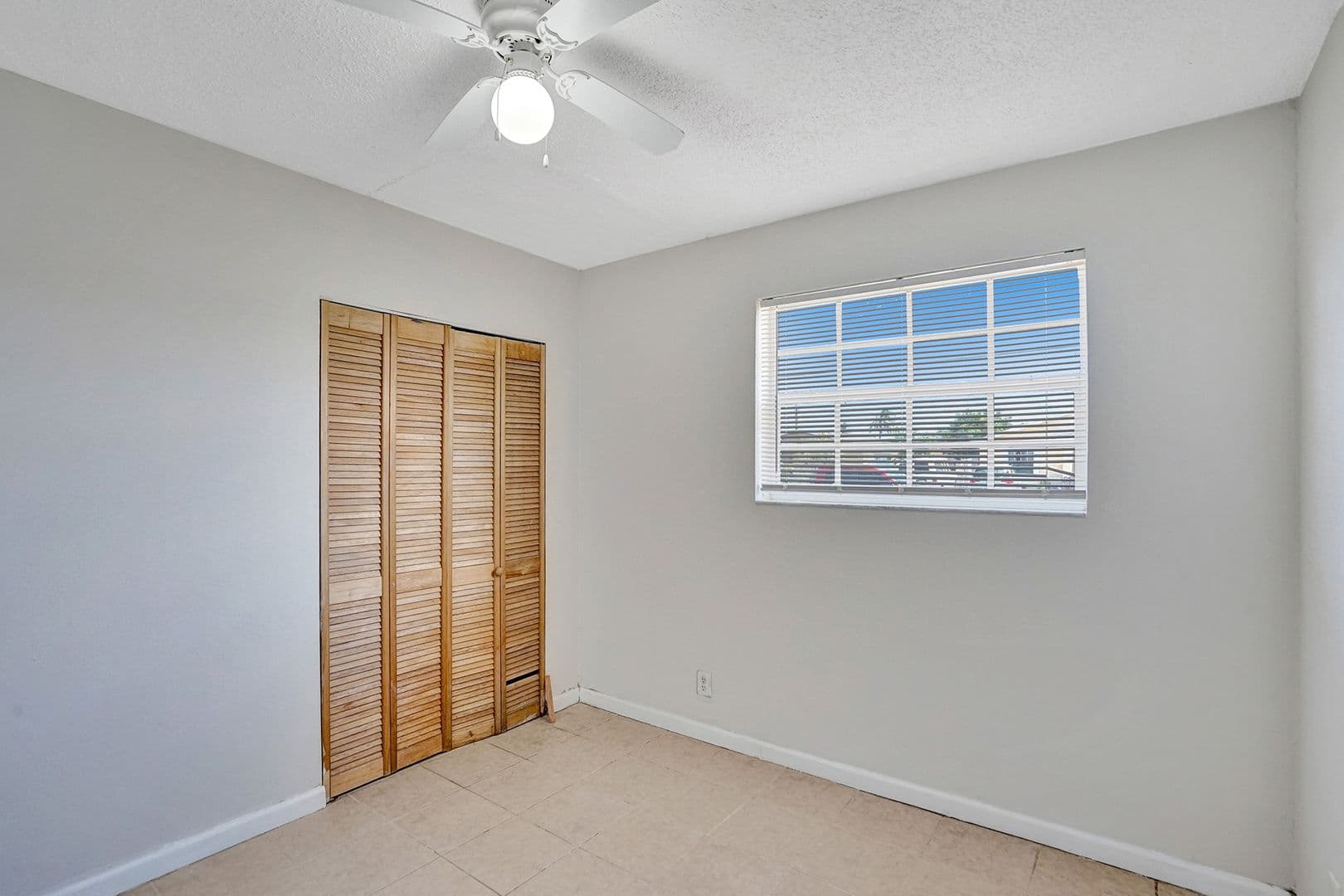 Hollywood House: 7741 NW 33  Street
