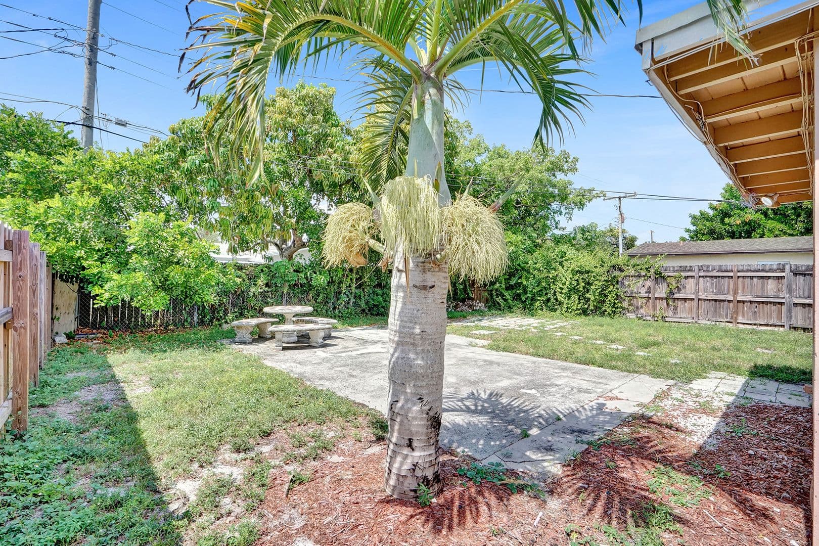 Hollywood House: 7741 NW 33  Street