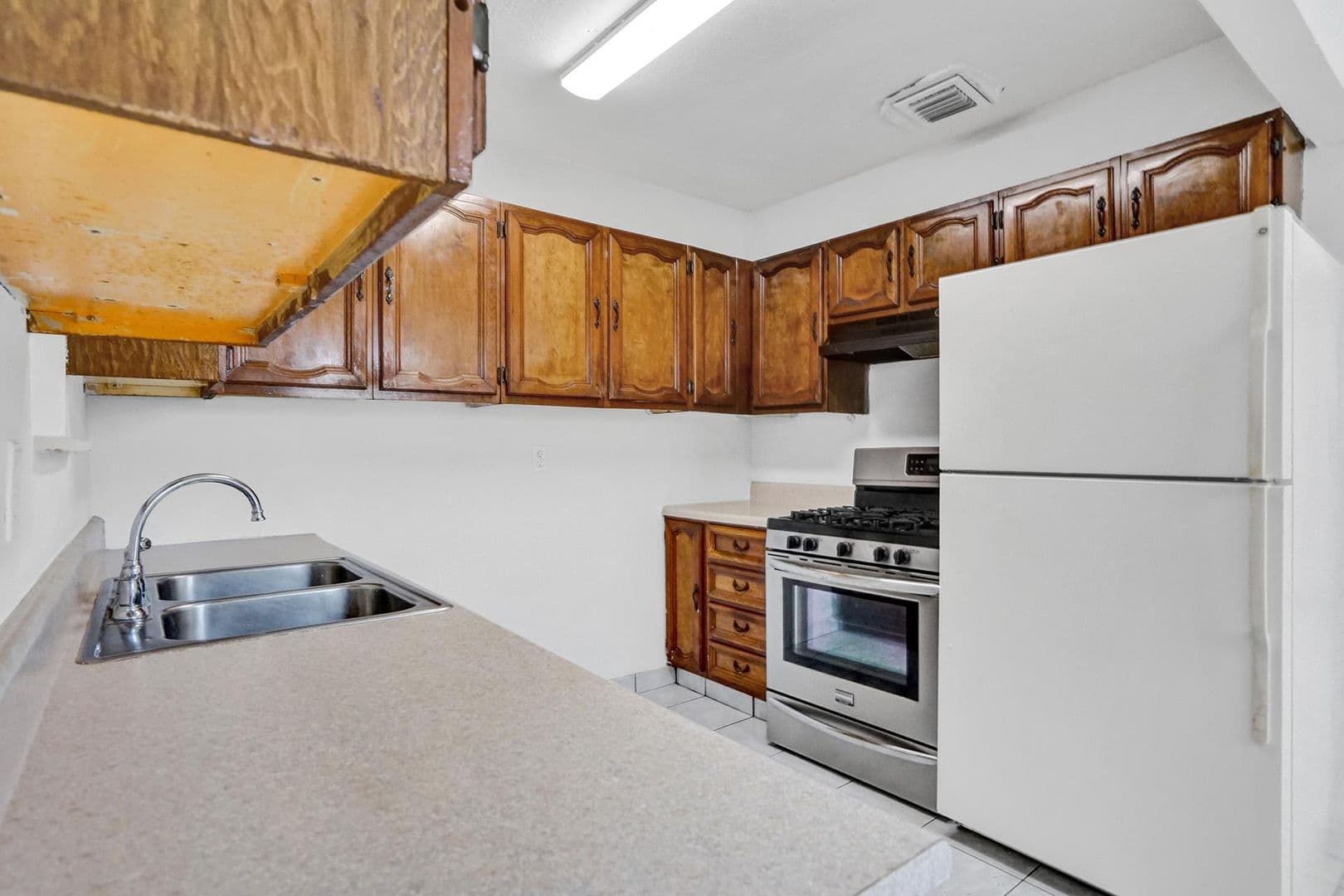 Hollywood House: 7741 NW 33  Street