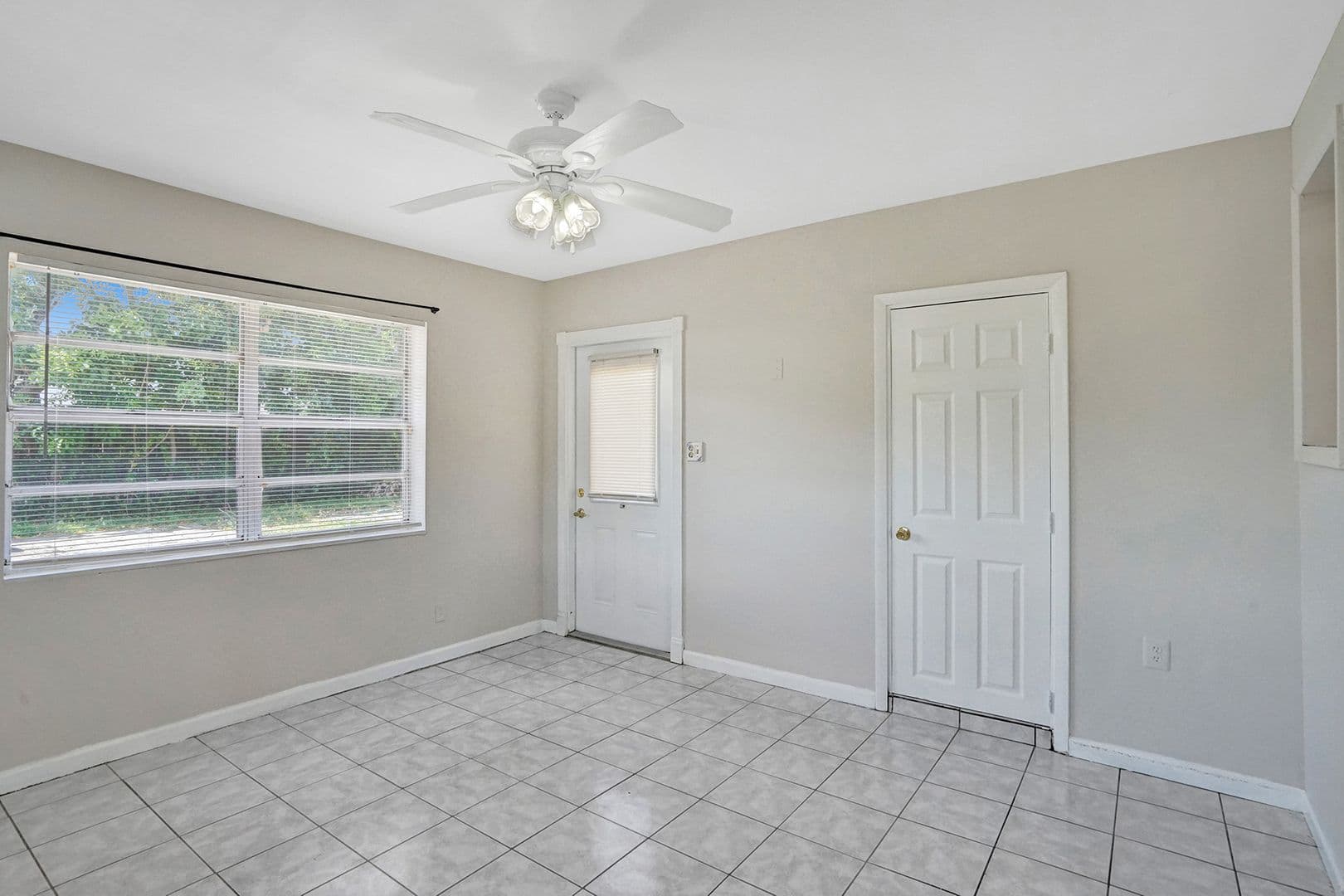 Hollywood House: 7741 NW 33  Street