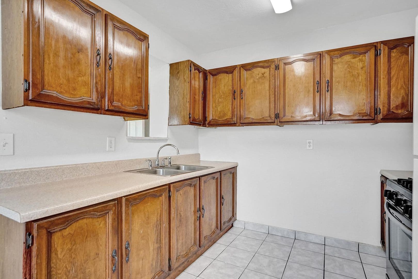 Hollywood House: 7741 NW 33  Street