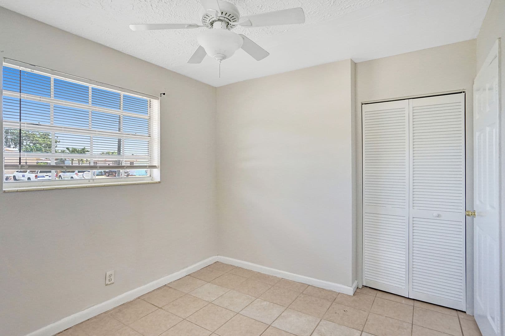 Hollywood House: 7741 NW 33  Street