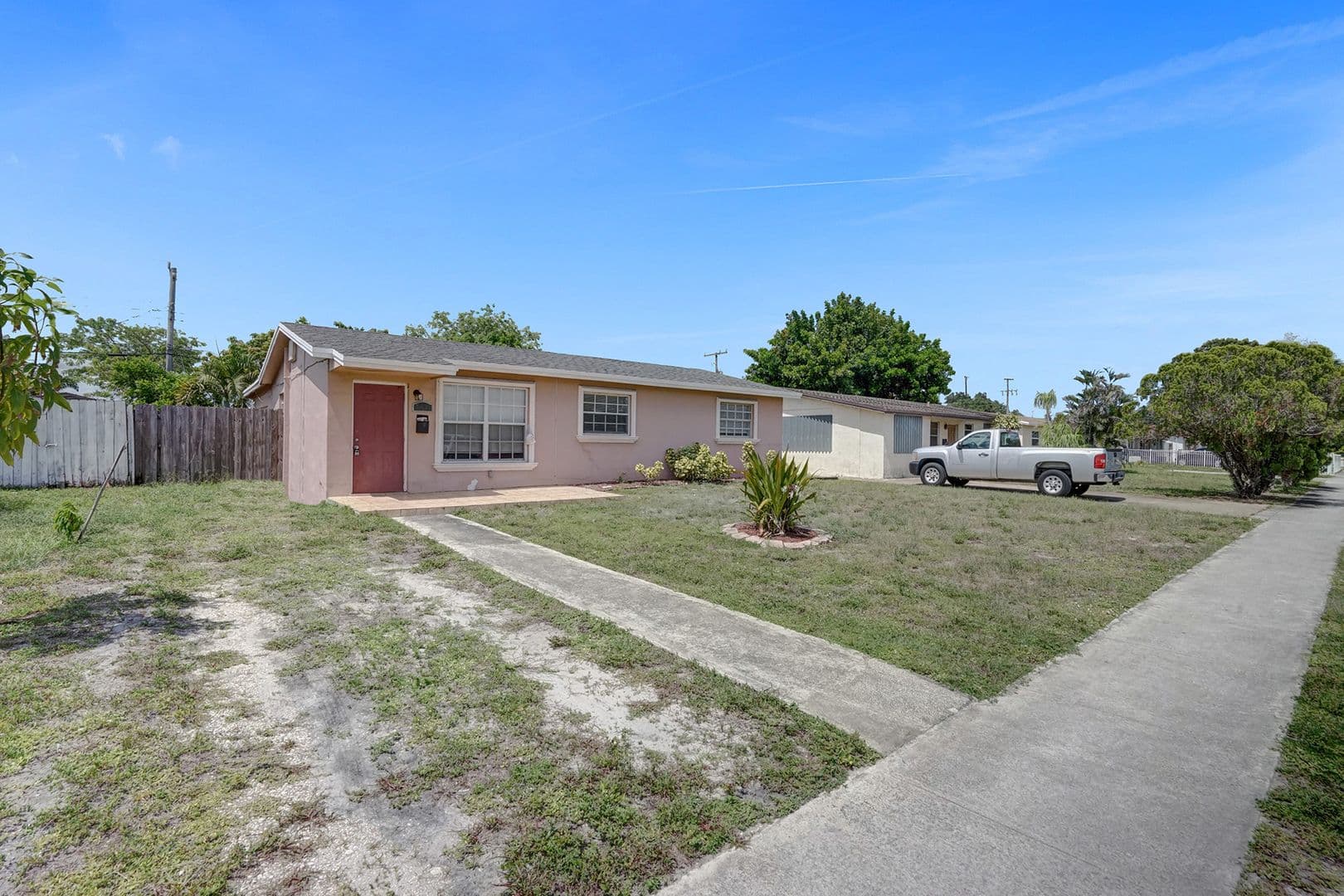Hollywood House: 7741 NW 33  Street