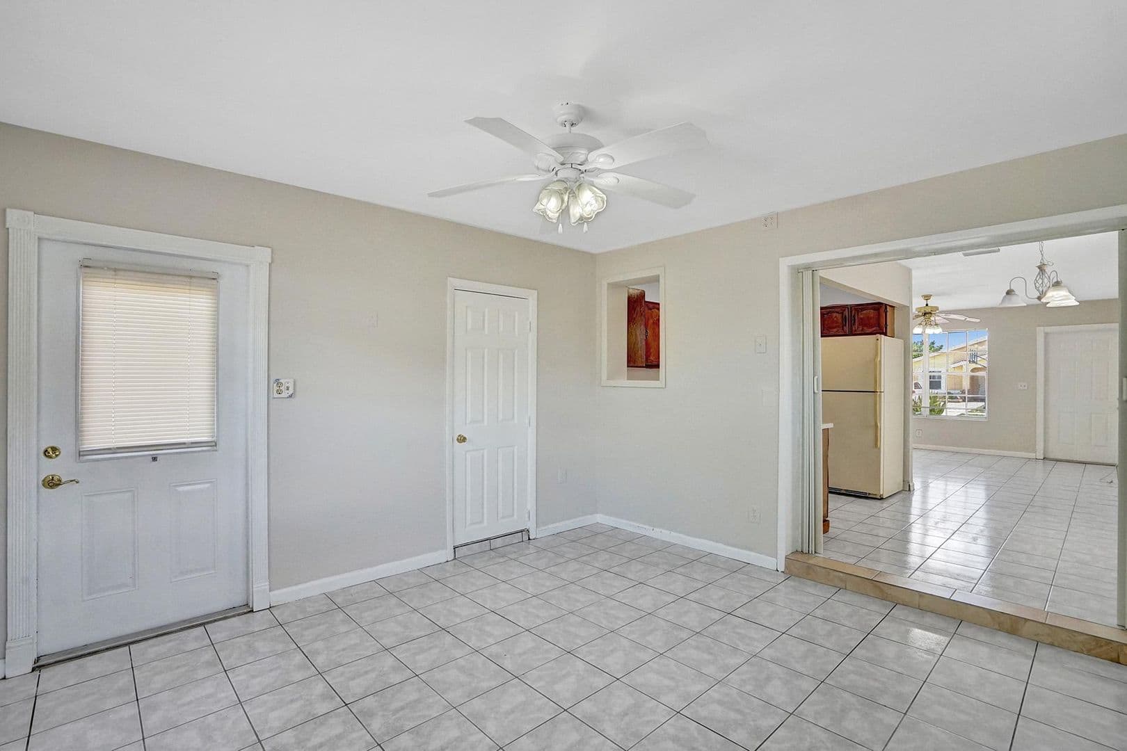 Hollywood House: 7741 NW 33  Street