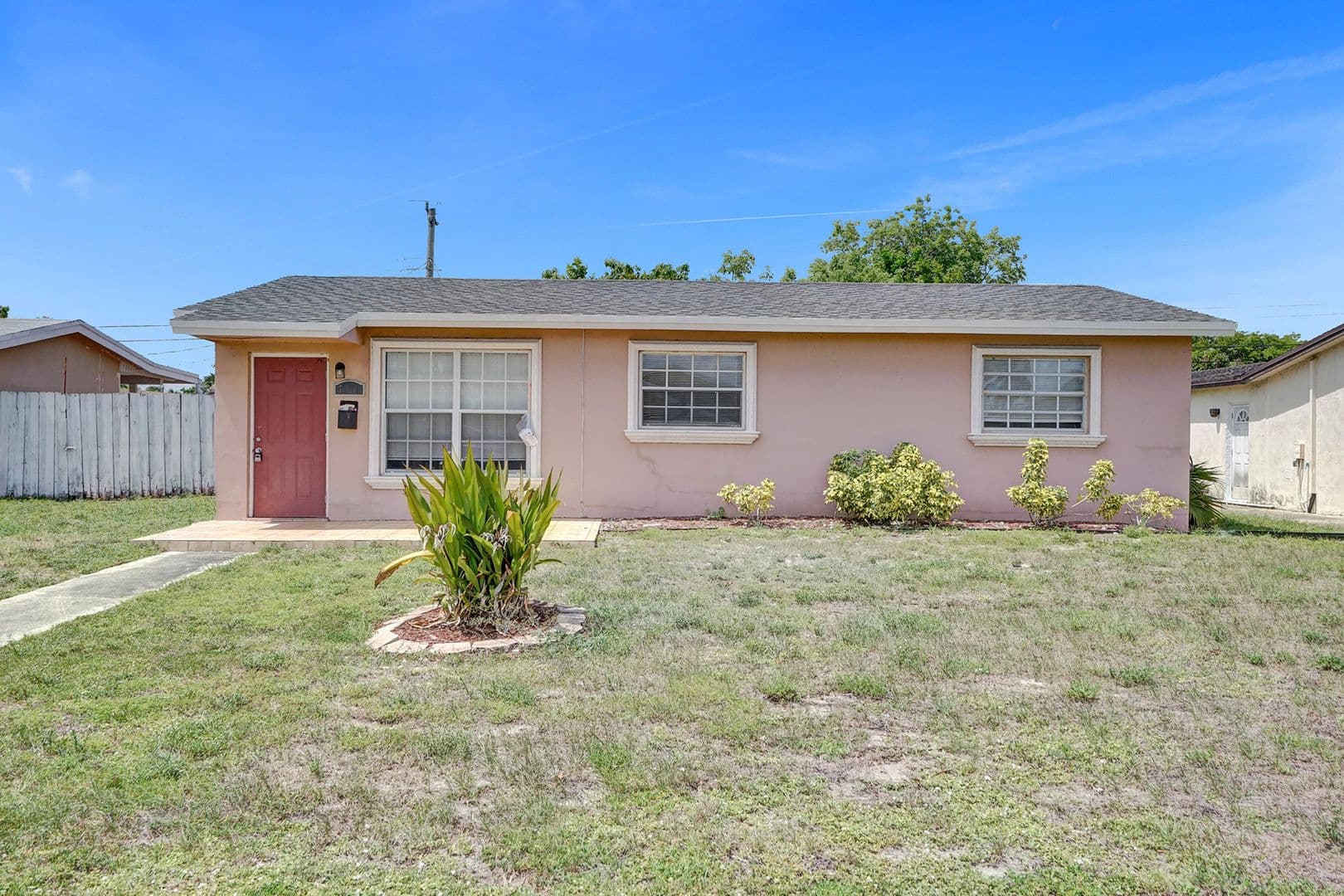 Hollywood House: 7741 NW 33  Street