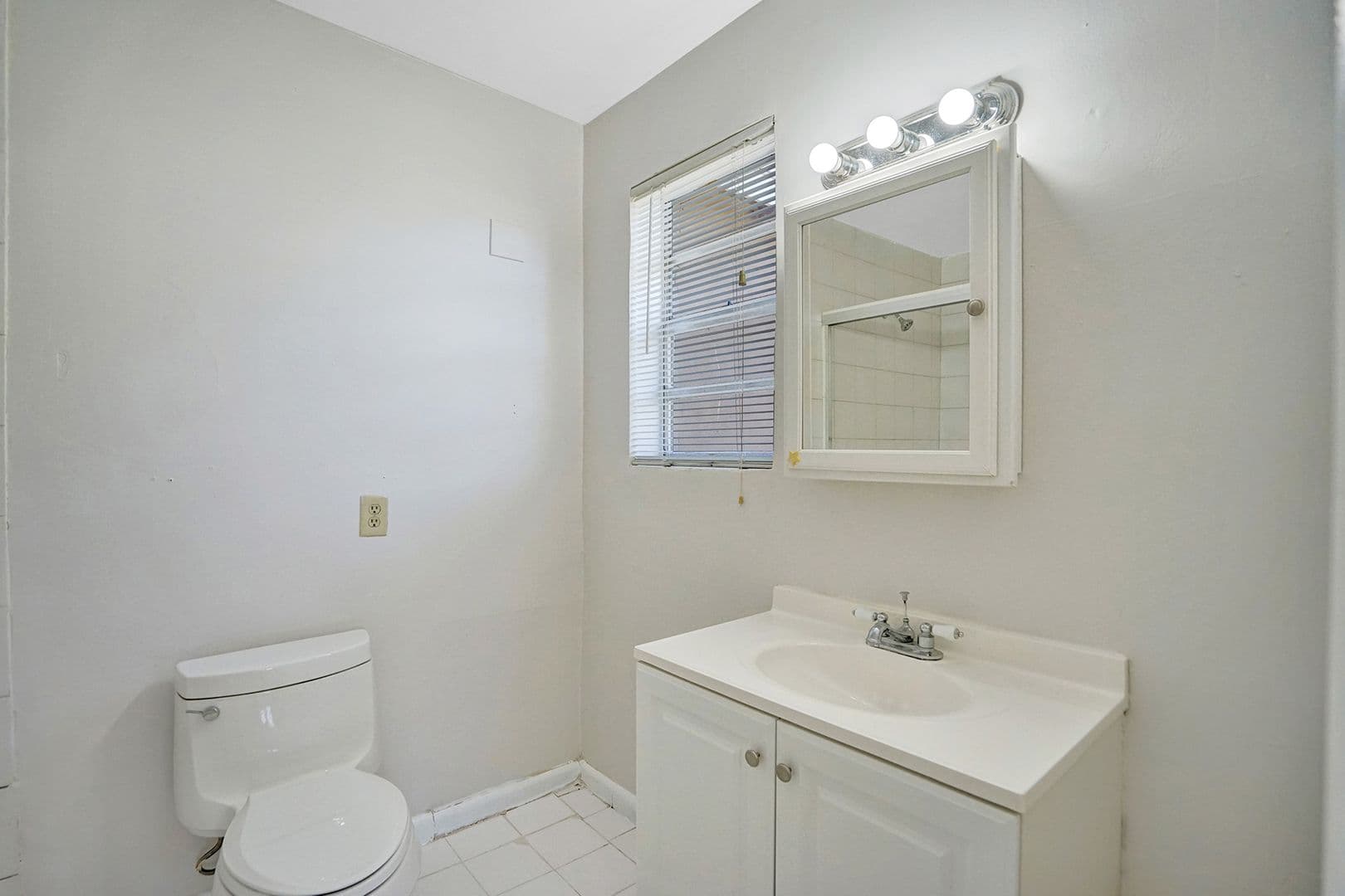 Hollywood House: 7741 NW 33  Street