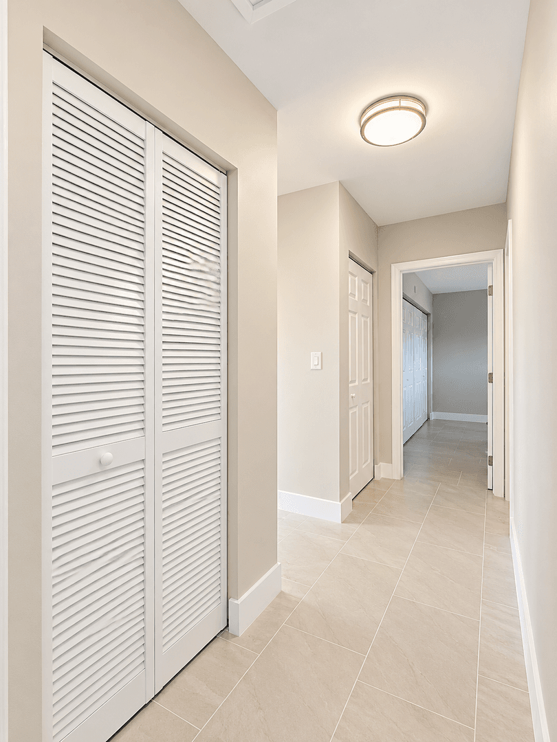 Pompano Beach Apartment: 1017 SE 22nd Avenue - 201