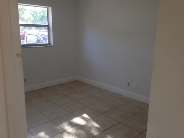 OAKLAND PARK Apartment: 95-101 NE 41 ST