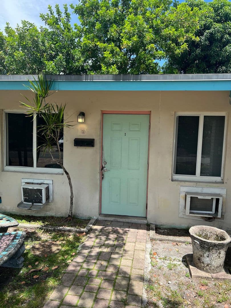 FORT LAUDERDALE Apartment: 1044 NE 11 AV