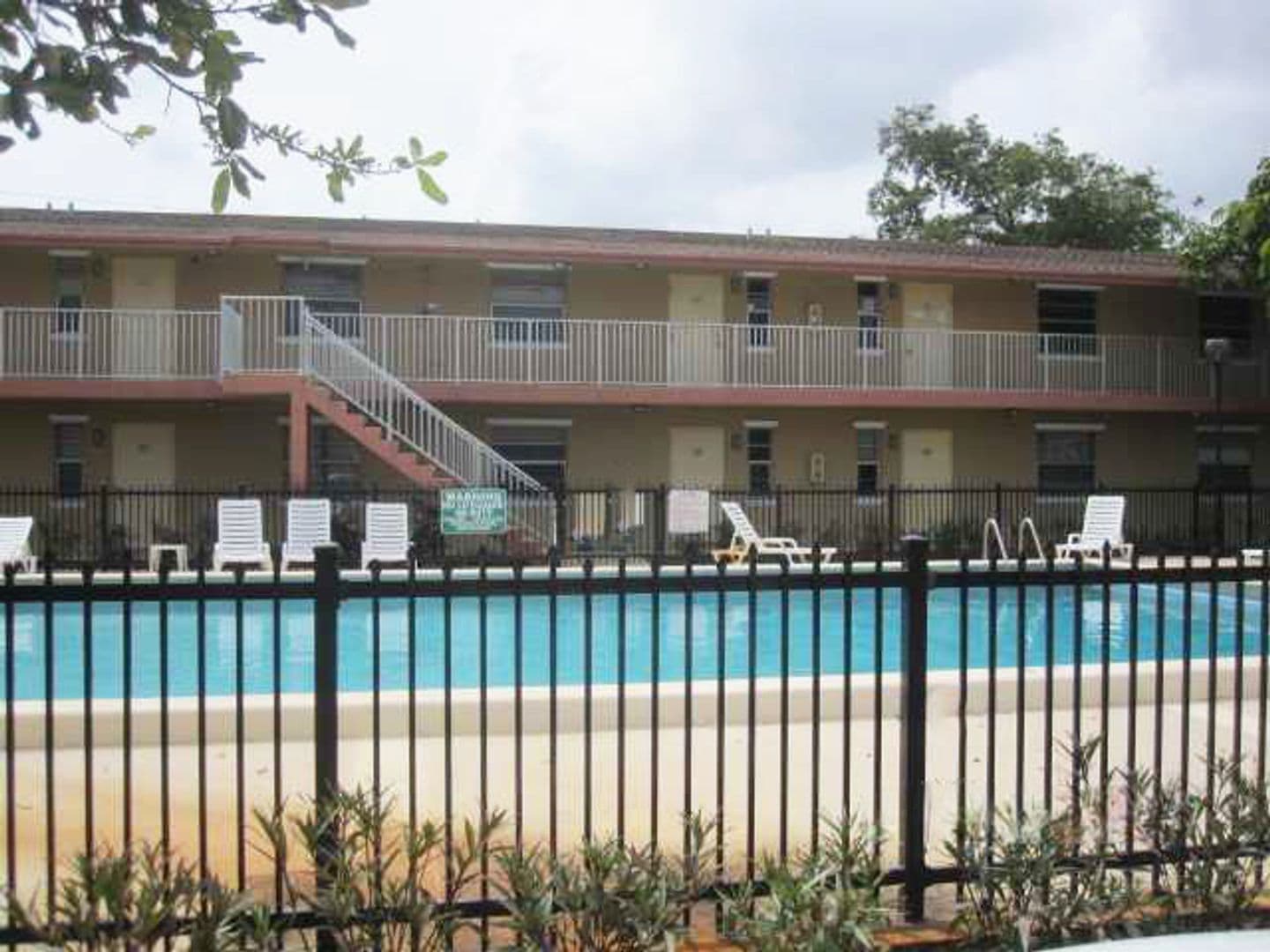 OAKLAND PARK Apartment: 95-101 NE 41 ST