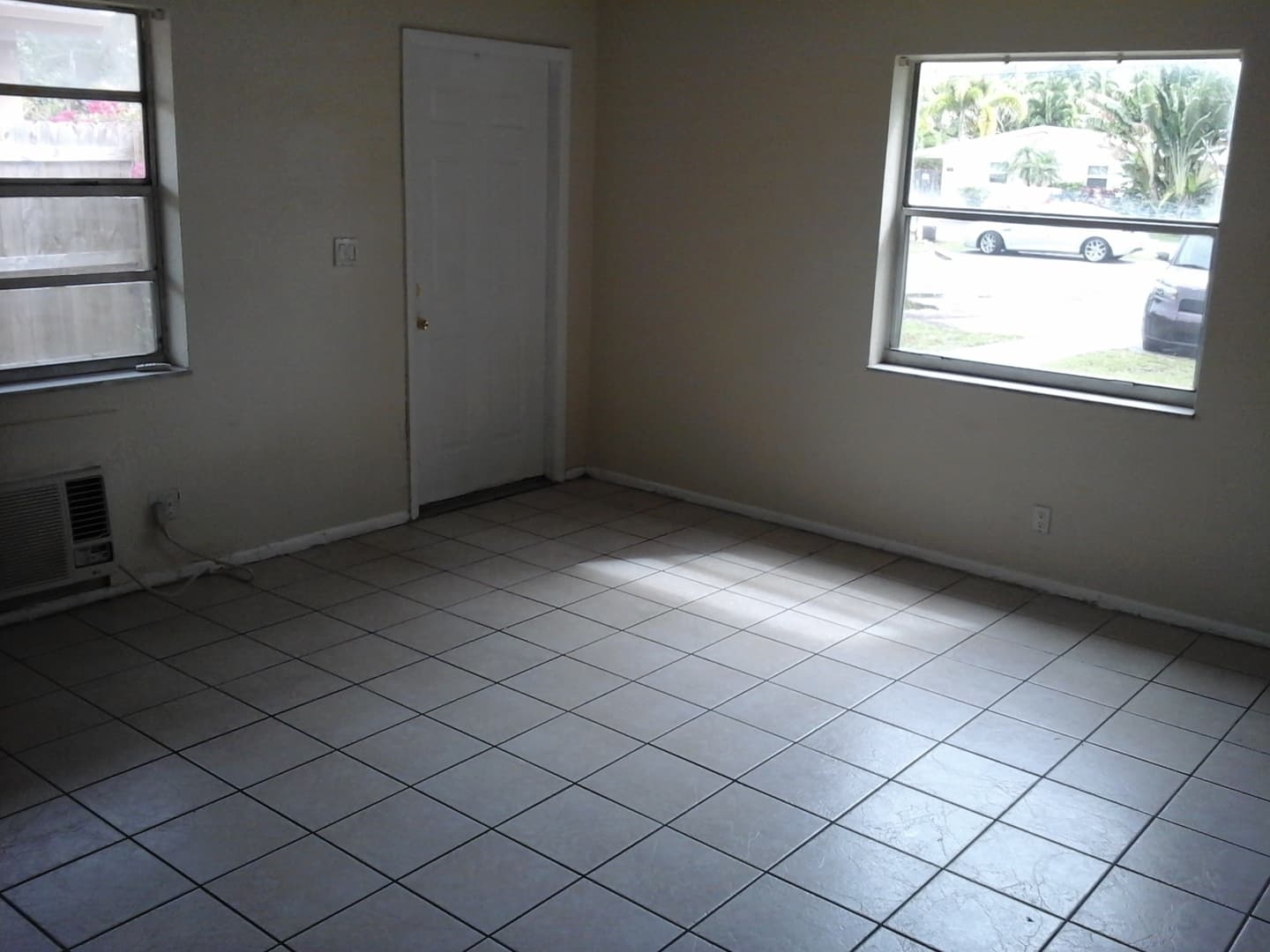 FORT LAUDERDALE Apartment: 709 SW 15 AVE