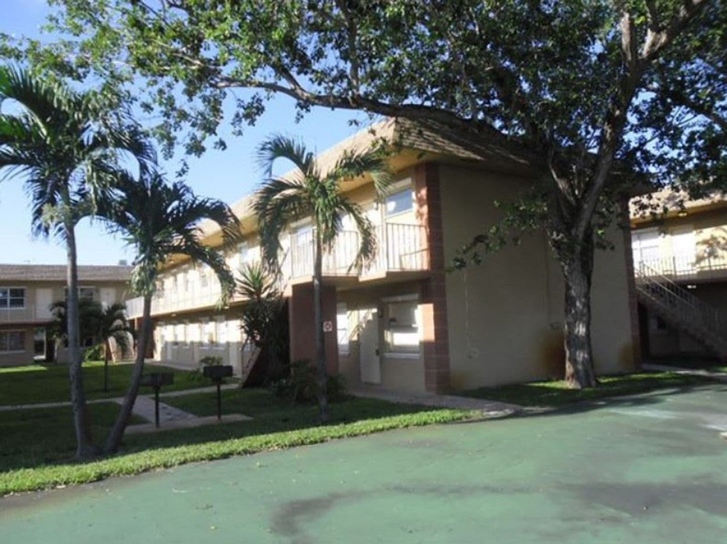 OAKLAND PARK Apartment: 95-101 NE 41 ST
